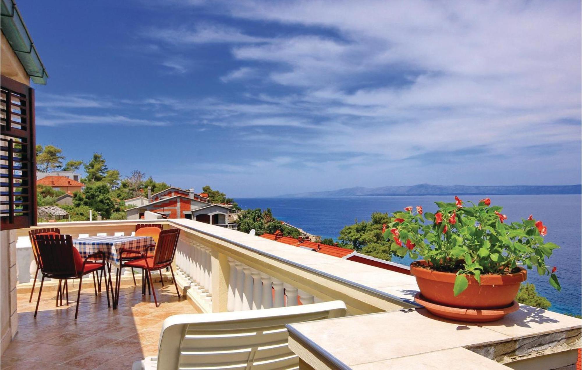 Gorgeous Apartment In Prigradica With Kitchen Exterior foto