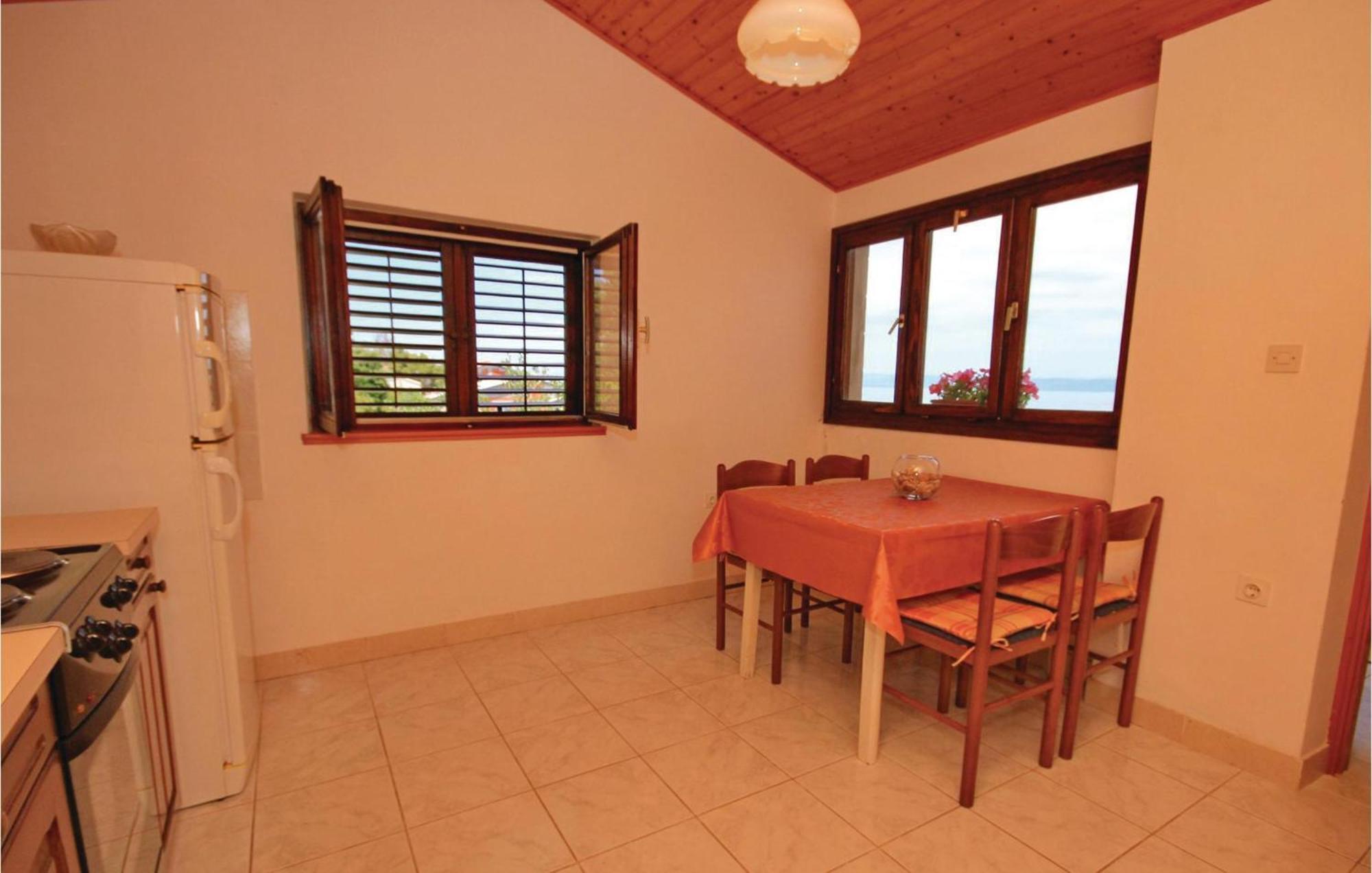 Gorgeous Apartment In Prigradica With Kitchen Exterior foto