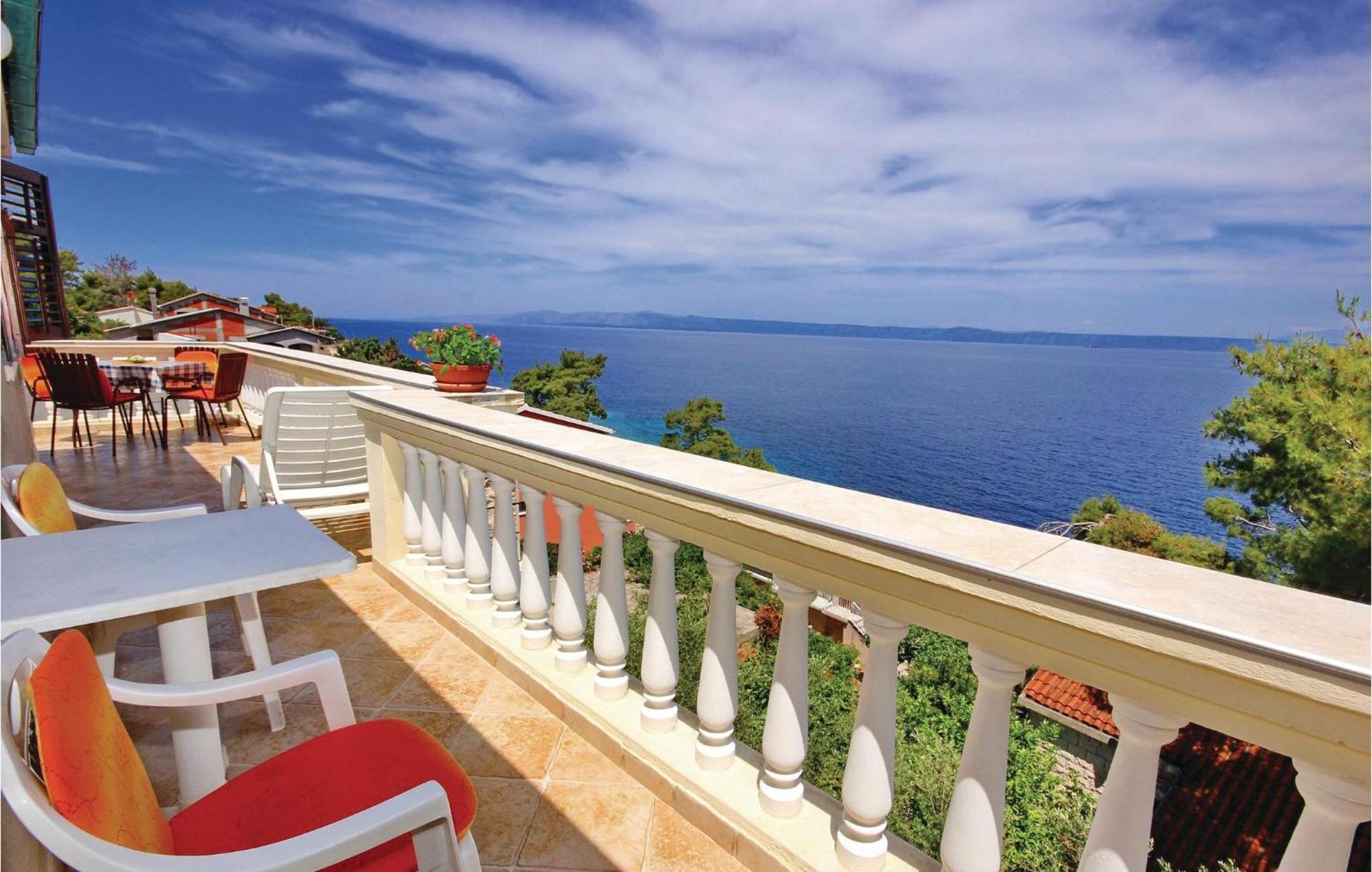 Gorgeous Apartment In Prigradica With Kitchen Exterior foto